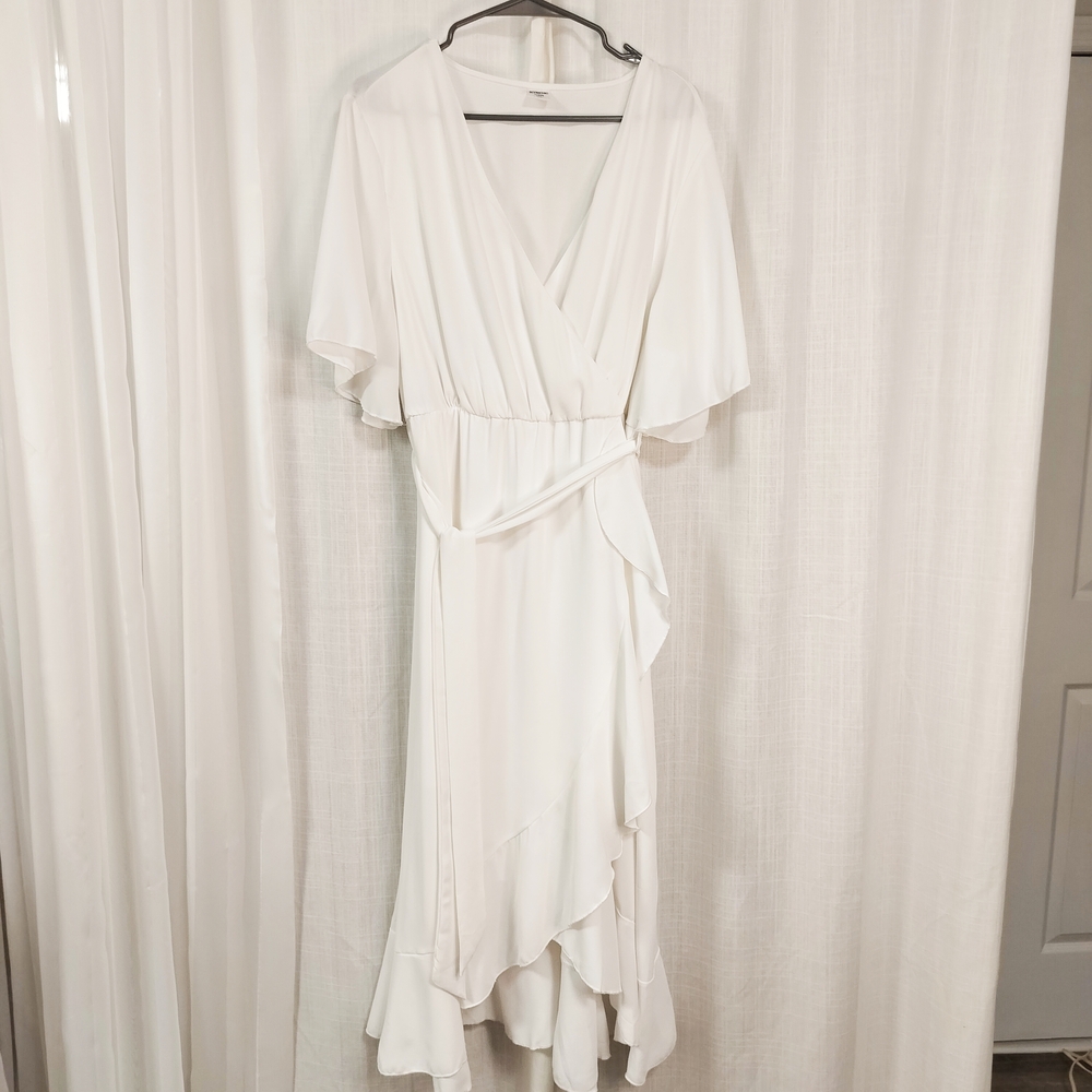 White Flowy Liquid Knit Scallop Hem‎ Womens Dress 1X Wedding Shower Romantic